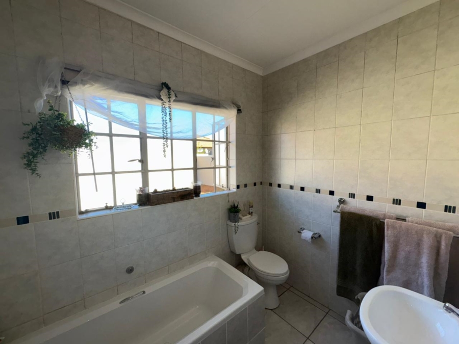 3 Bedroom Property for Sale in Hexrivier Lifestyle Estate North West